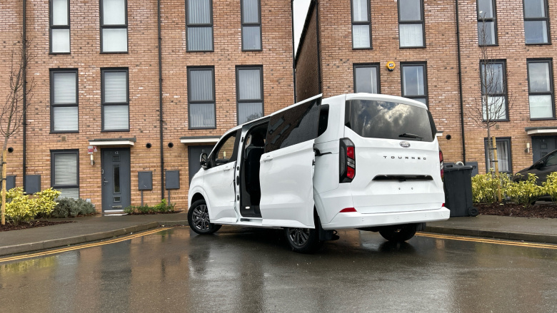 Ford Tourneo Custom 320 L1 Diesel Fwd 2.0 EcoBlue 136ps H1 Titanium 8 seater Auto